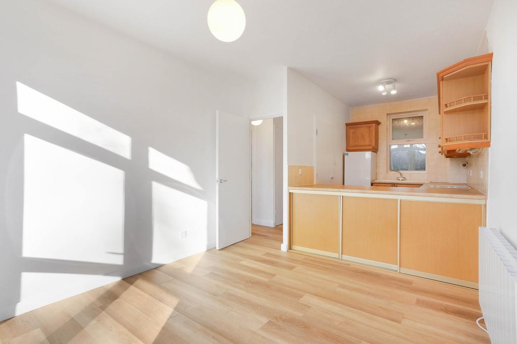 Bright and spacious flat in Colliers Wood SW19