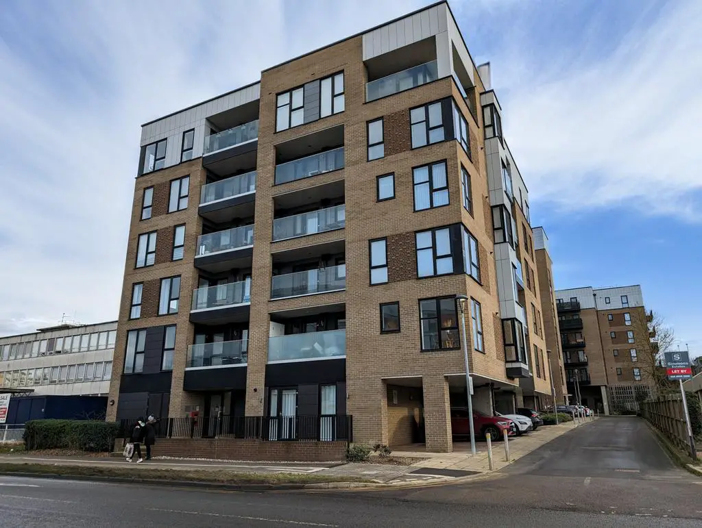 Immaculate 2 Bed Flat