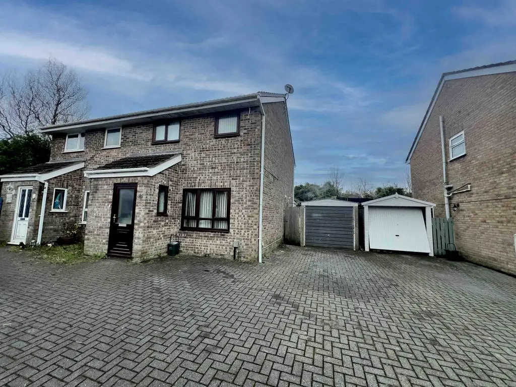 Landor drive, Loughor, SA4 6 GL