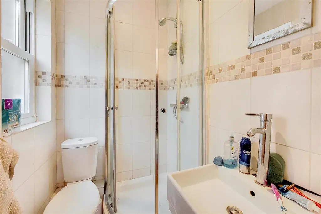 2 Shower Room 0.jpg