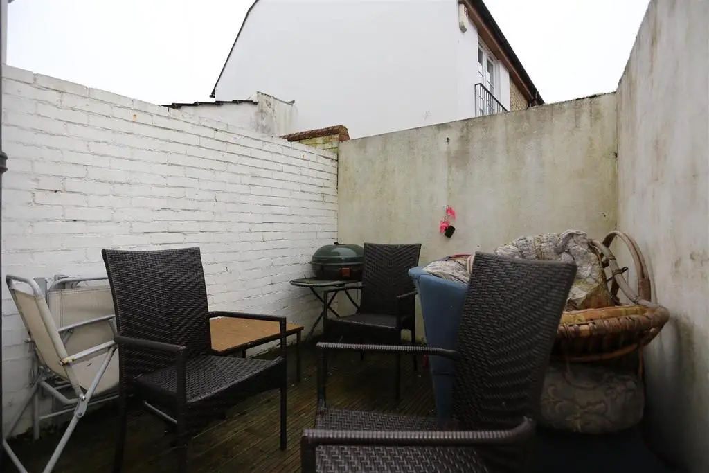 17 Ditchling Road patio.JPG