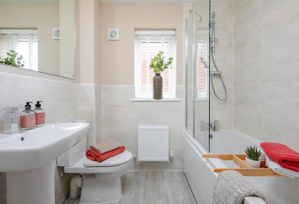Family bathroom in the Chester 4 bedroom home