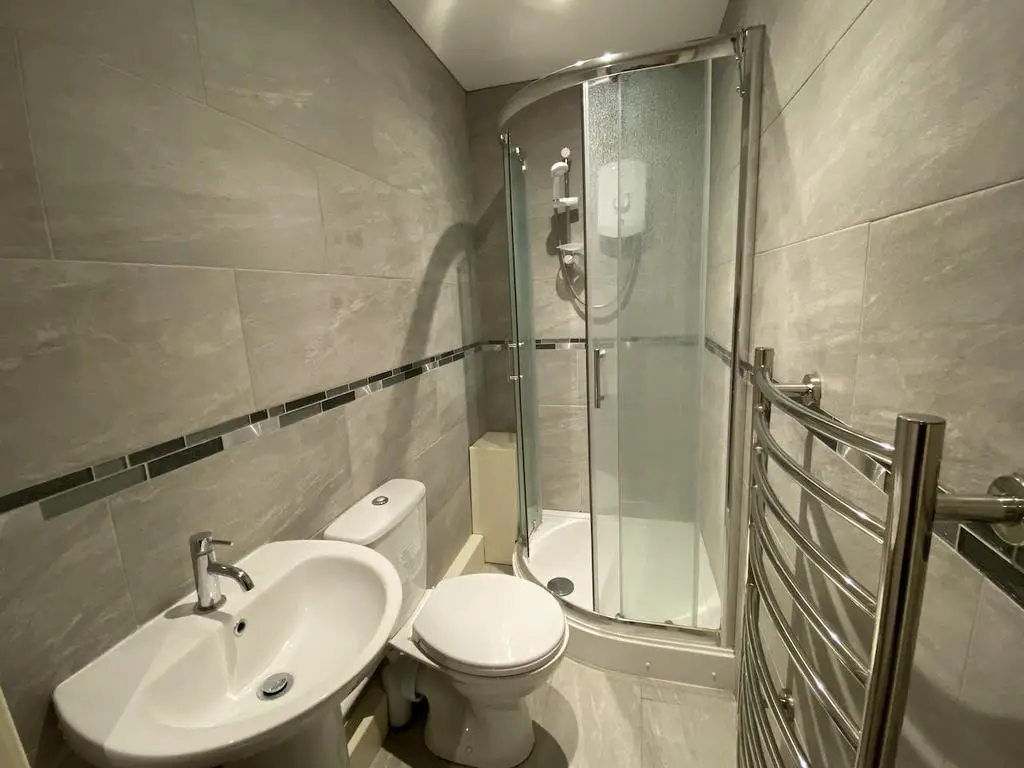 Flat 2   Shower Room