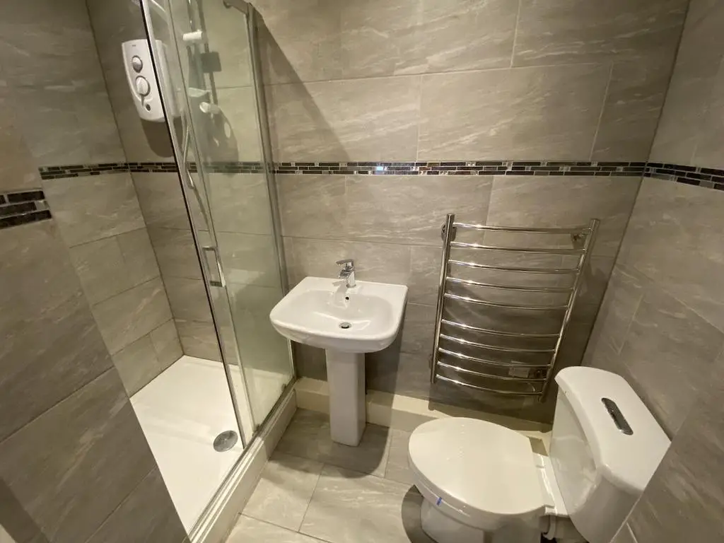 Flat 9   Shower Room
