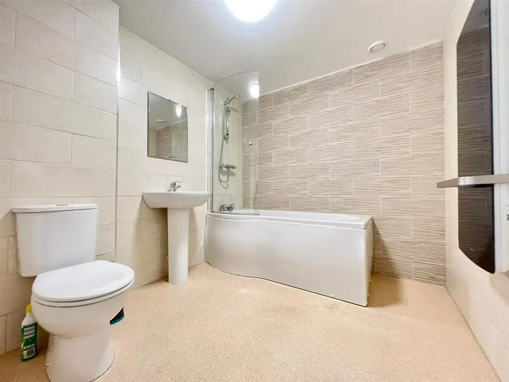 USE bathroom (5).jpg