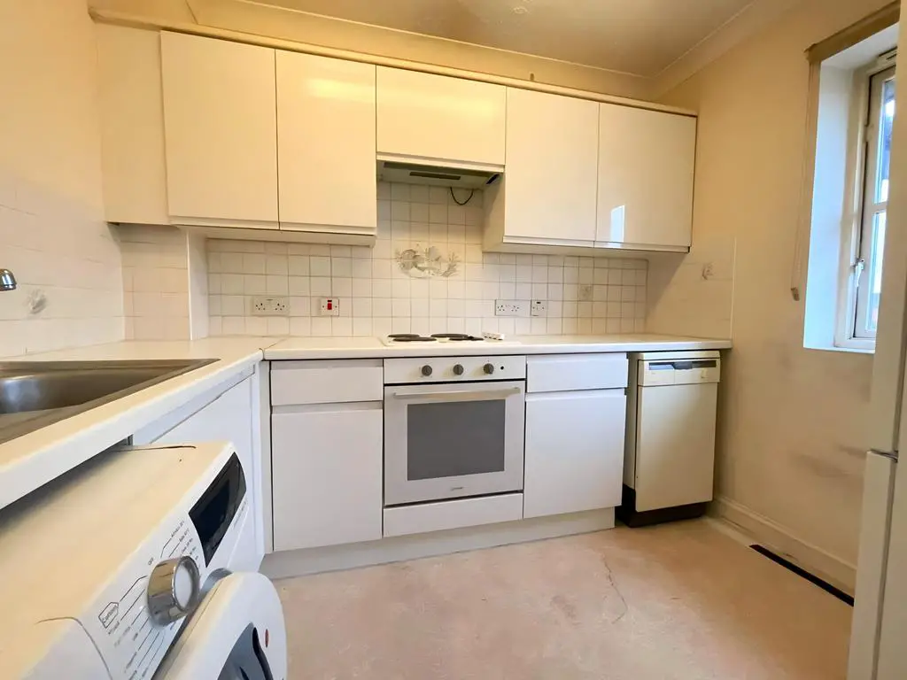 A well presented two bedroom flat within easy wal