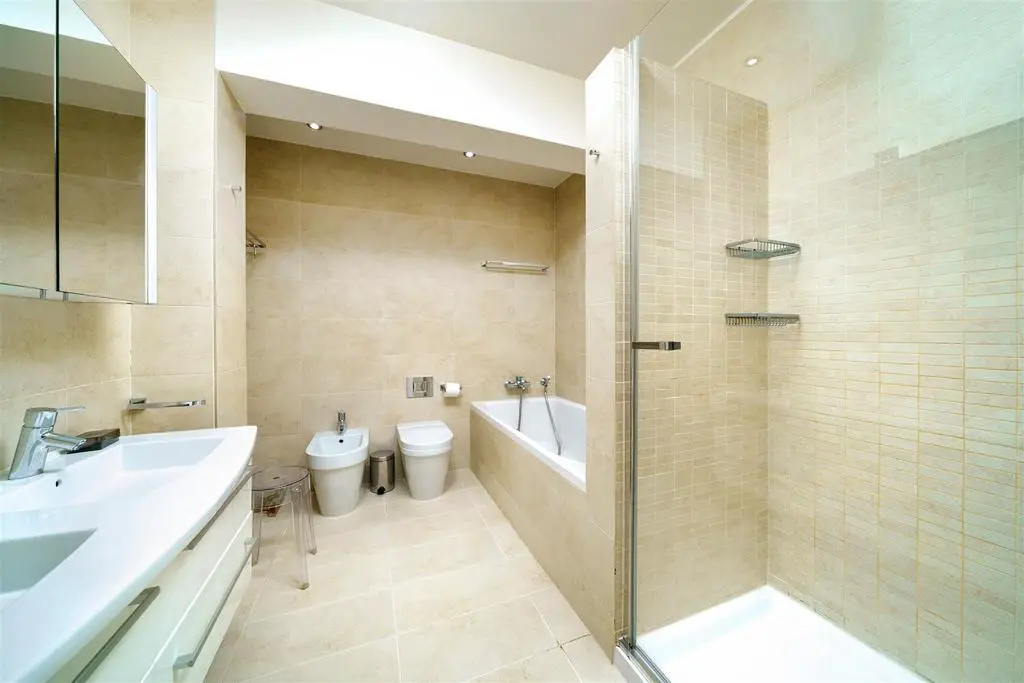 Prinicpal bathroom   Warrington Crescent.jpeg