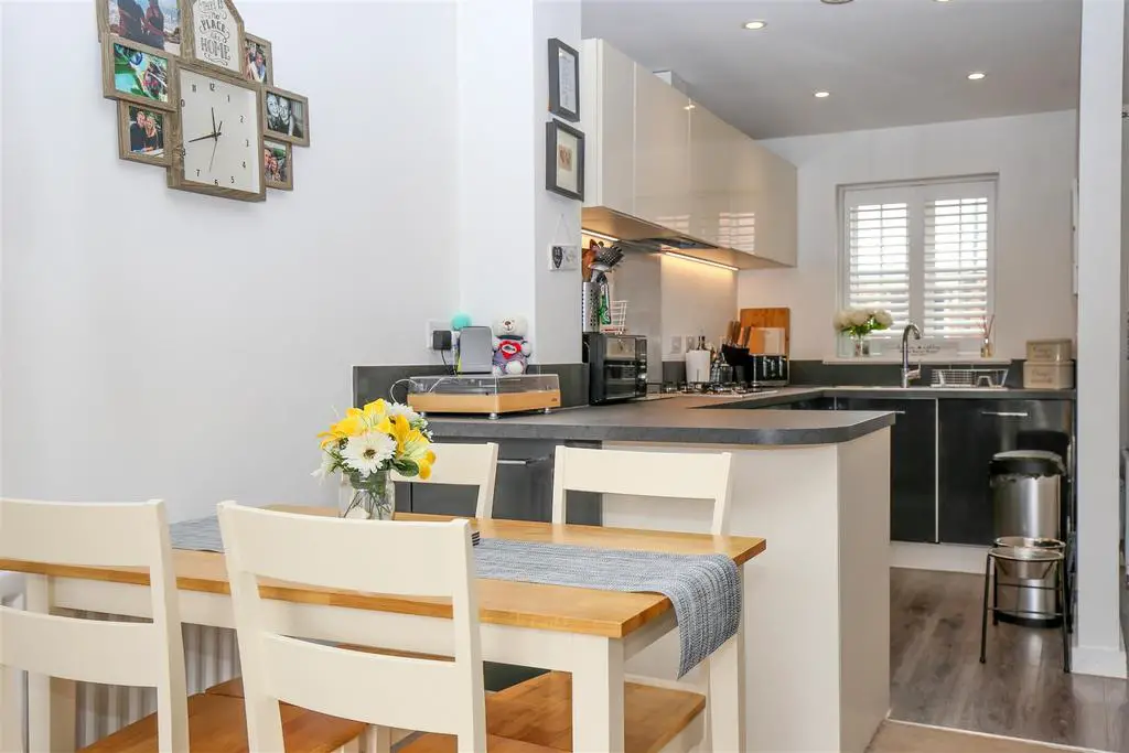 Dinning room to kitchen