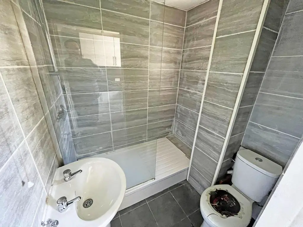 Shower Room 1.jpg