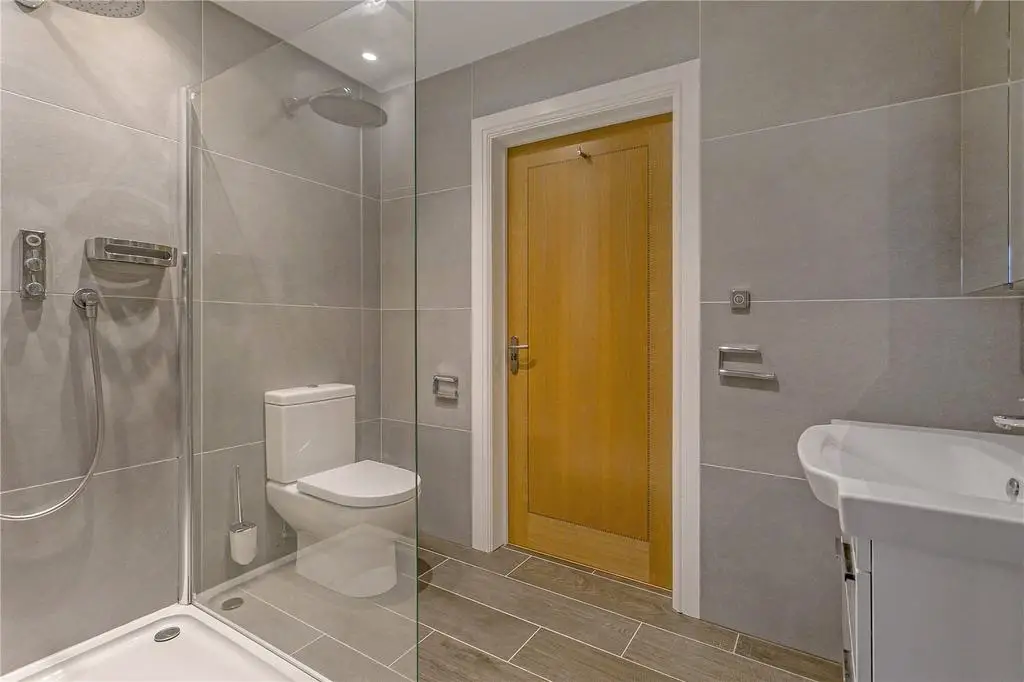 Bath/Shower Room