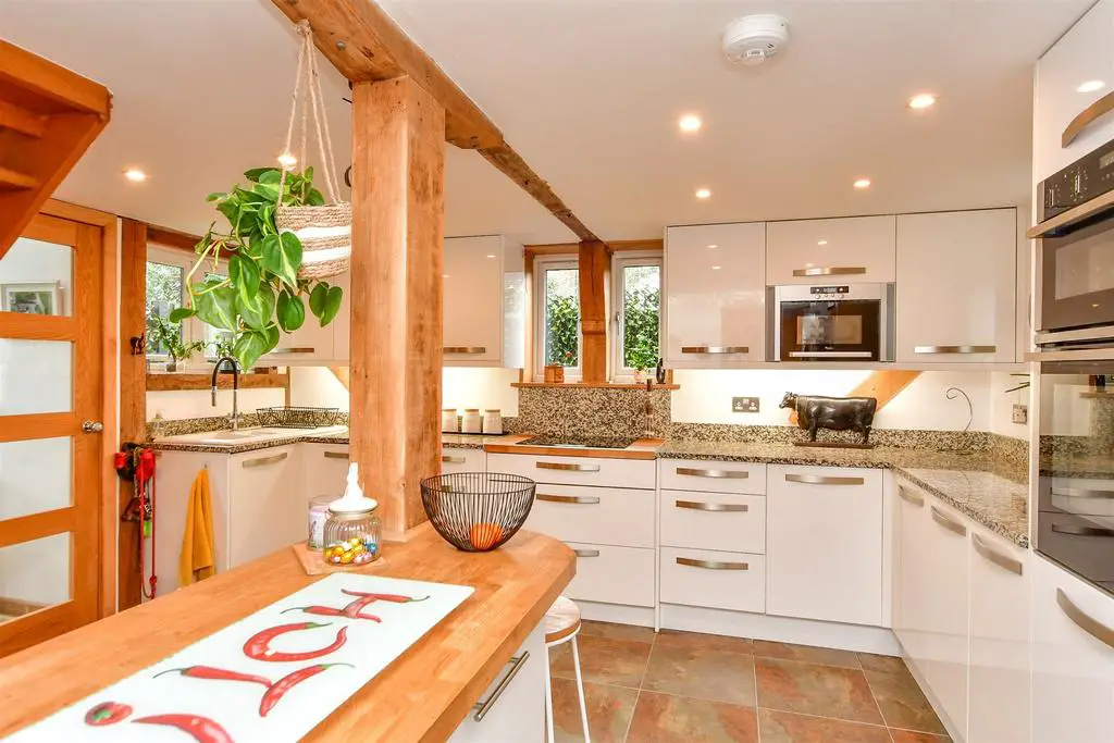 Kitchen/Breakfast Area