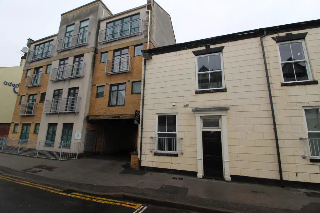 1 Bedroom Flat   For Sale by Auction
