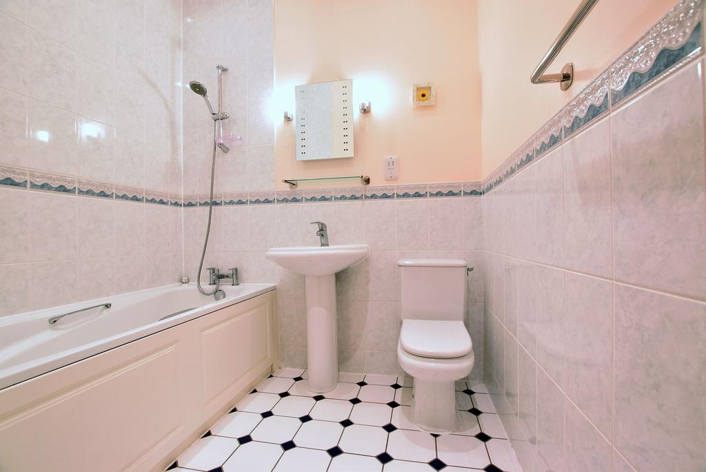 Main bathroom Suite