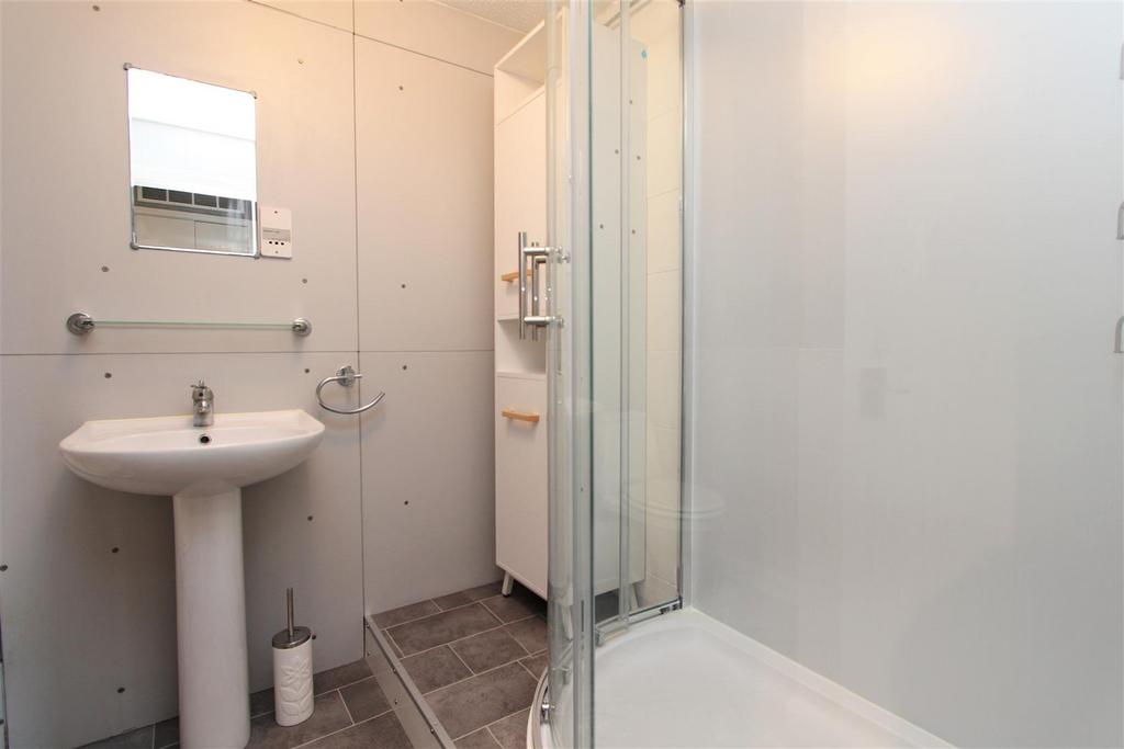 Shower room 1.jpg