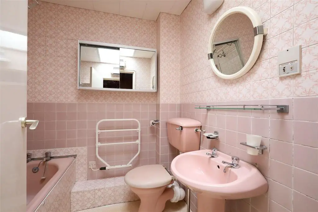 Pink Bathroom!