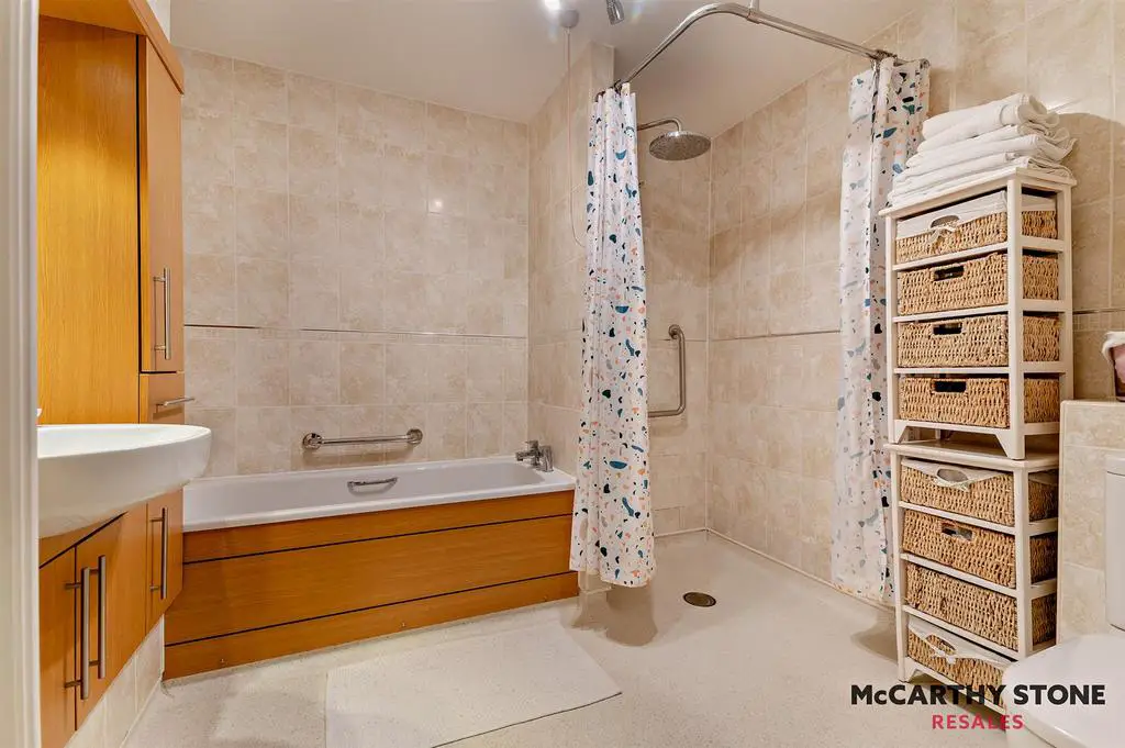 Bath/Shower Room