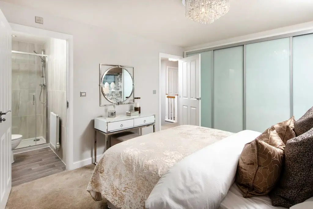 Alderney main bedroom with en suite