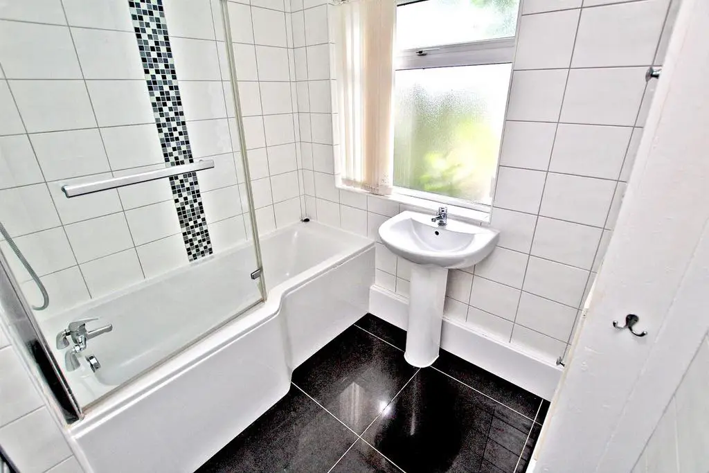Bathroom (Image Prior to Previous Occupancy)