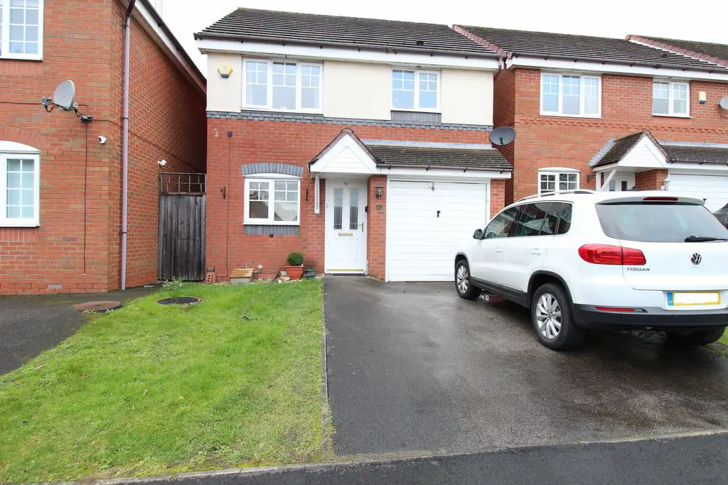 Just On The Market 3 Bedroom Detached House Tameb