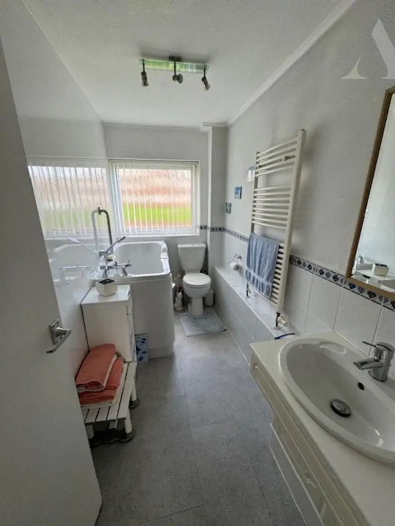 Camden Close bathroom