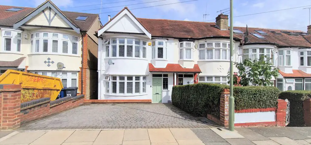 Extended 4 Bedroom End of Terraced House