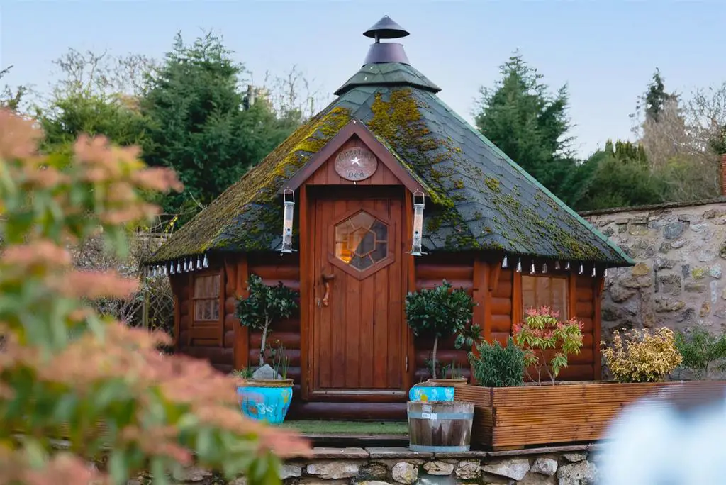 Garden hut