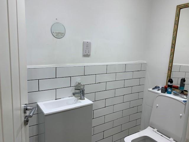304a Bathroom