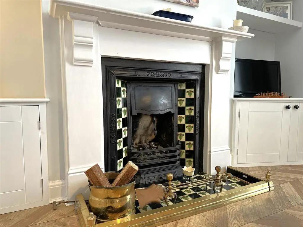Exposed Period Fireplace 540