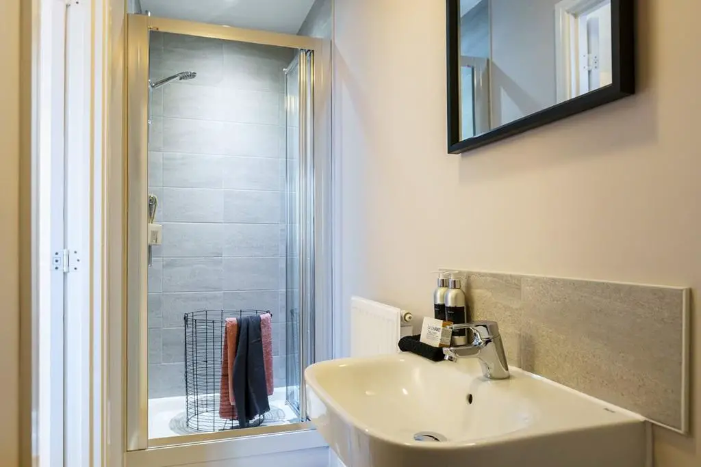 A handy en suite shower room for added luxury