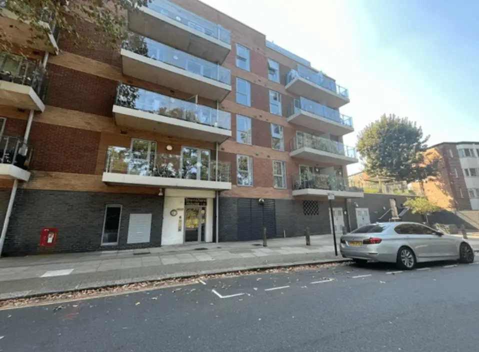 2 bed apartment in Acton, W3