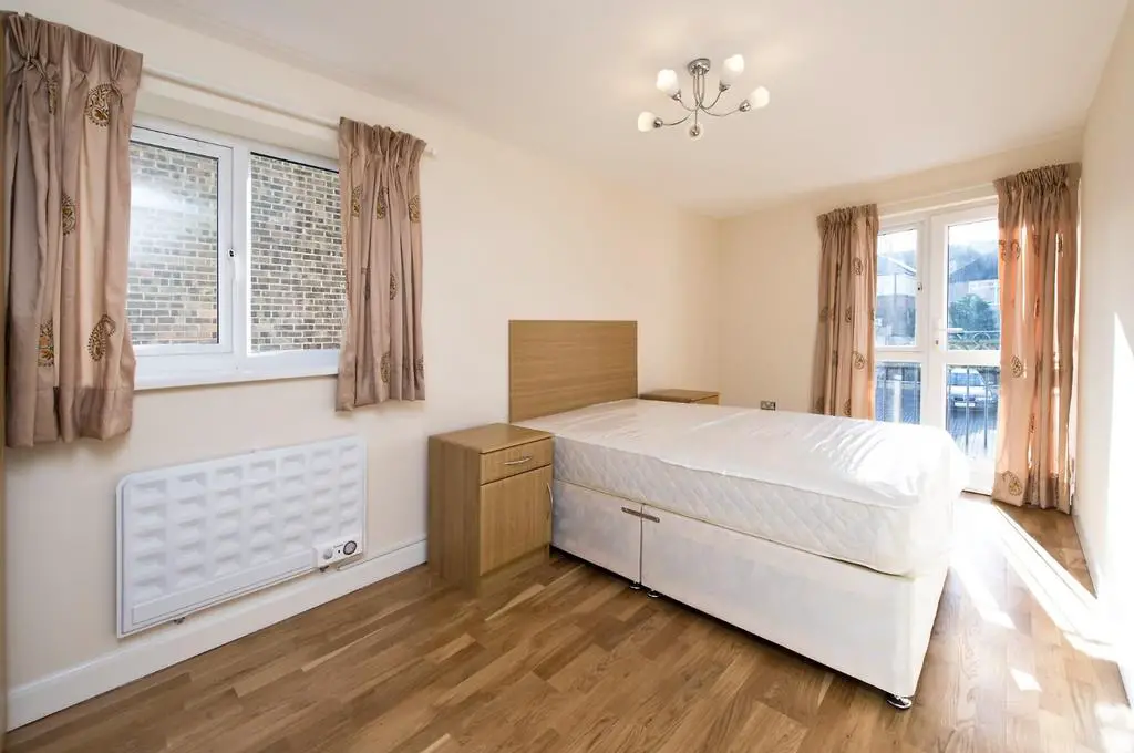 Eaton Road 4, 49   Bed1 Haart Photo 01.jpg