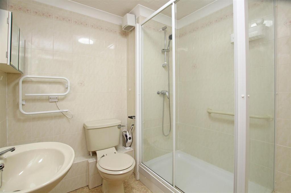 37 BC   Shower room.jpg