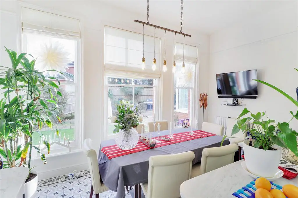 Kitchen/Breakfast Room