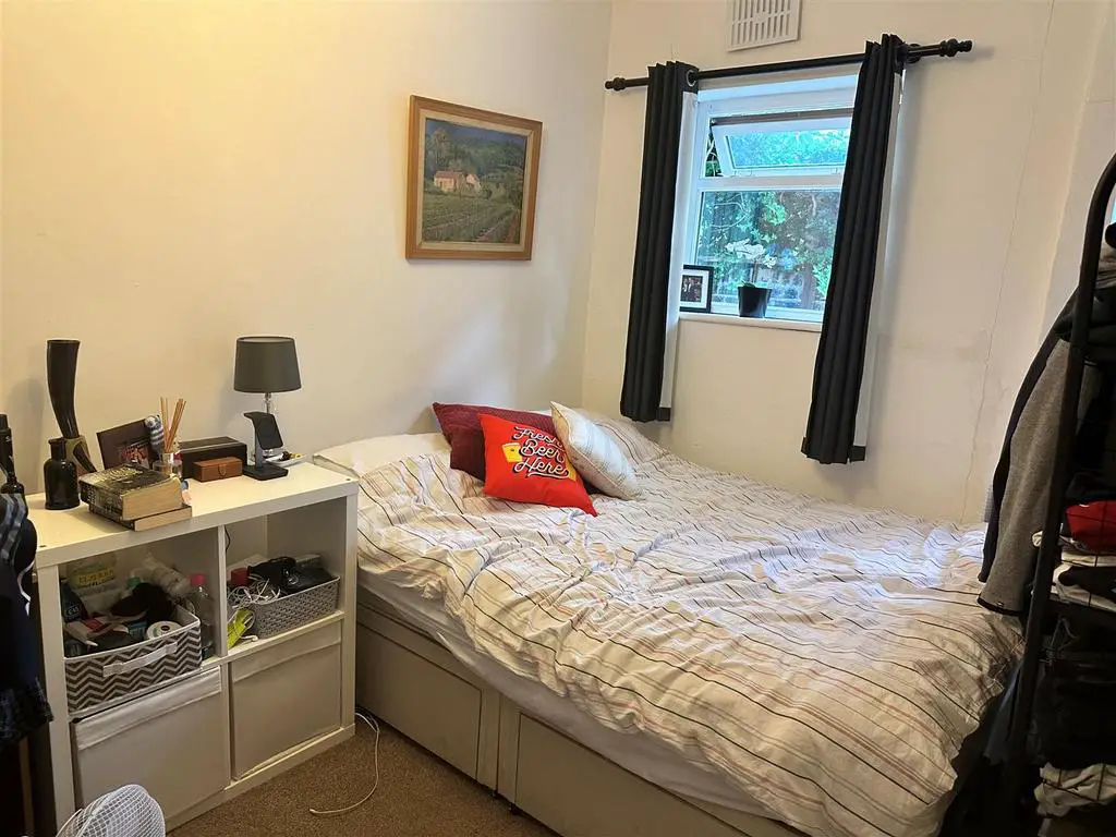 Second Bedroom, Tennyson Street, Battersea