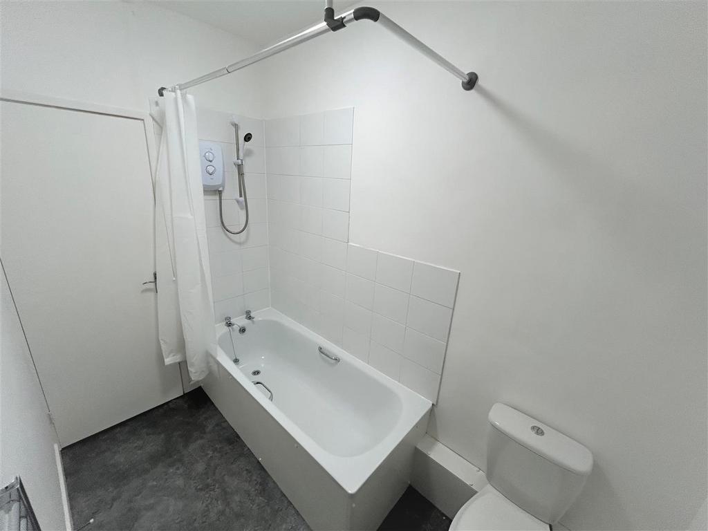Bathroom 2.jpg