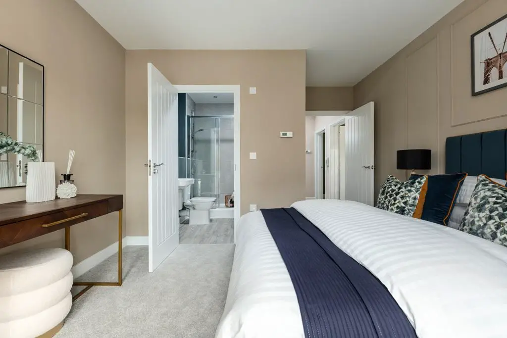 The main bedroom also boasts an en suite shower...