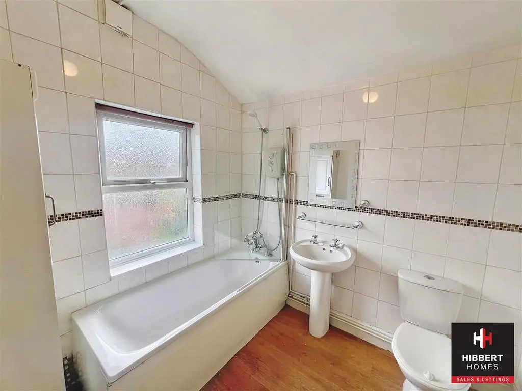 Bathroom (1).jpg