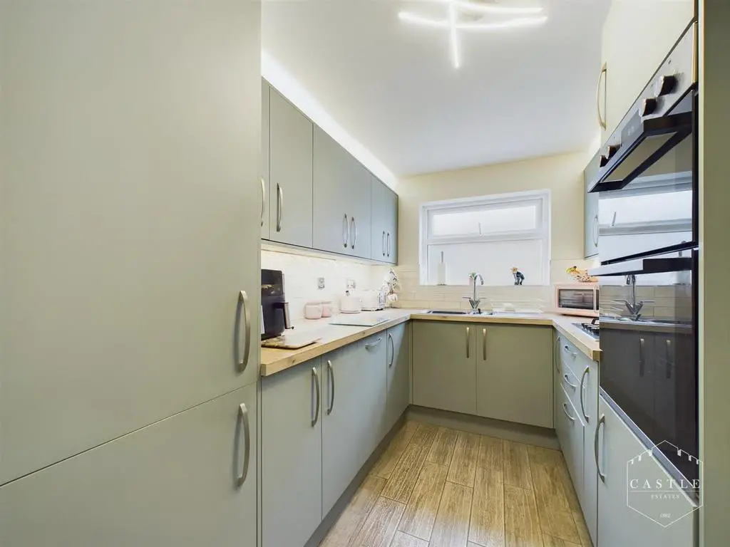 L shaped living kitchen