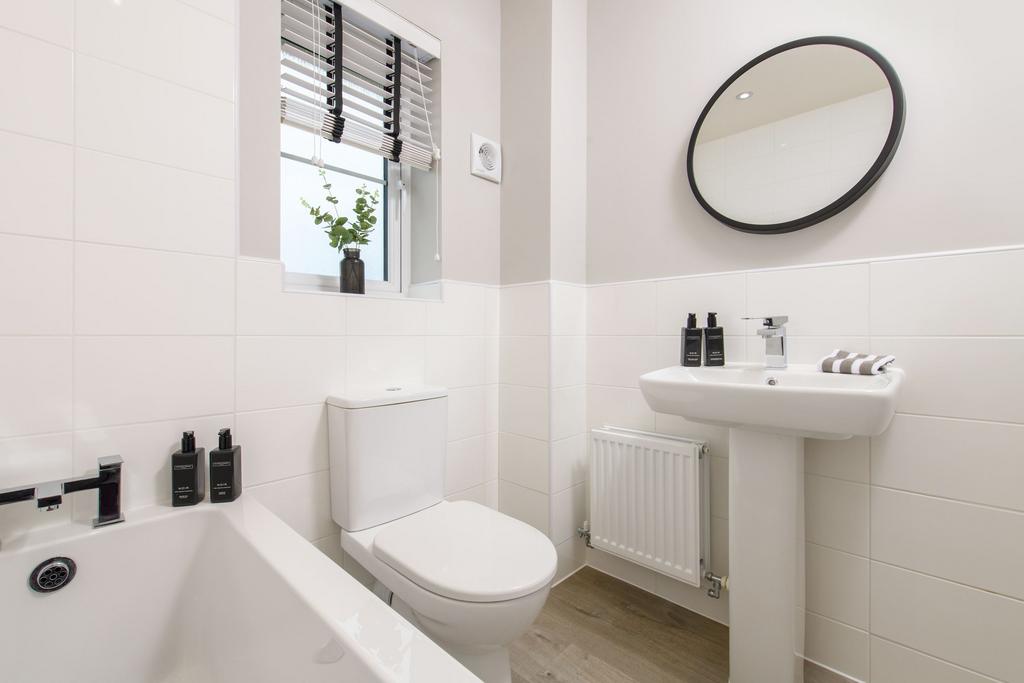 Inside view Maidstone 3 bed home bathroom