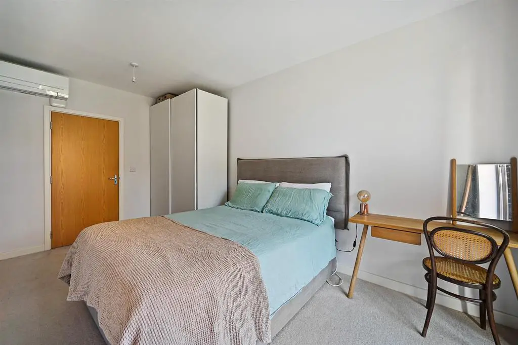 BCLR   Flat 3, 330 Finchley Road   Bedroom B (4).j
