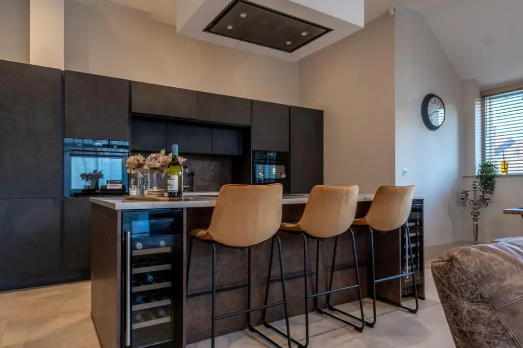 Liverpool Road Town House Kitchen Breakfast Bar