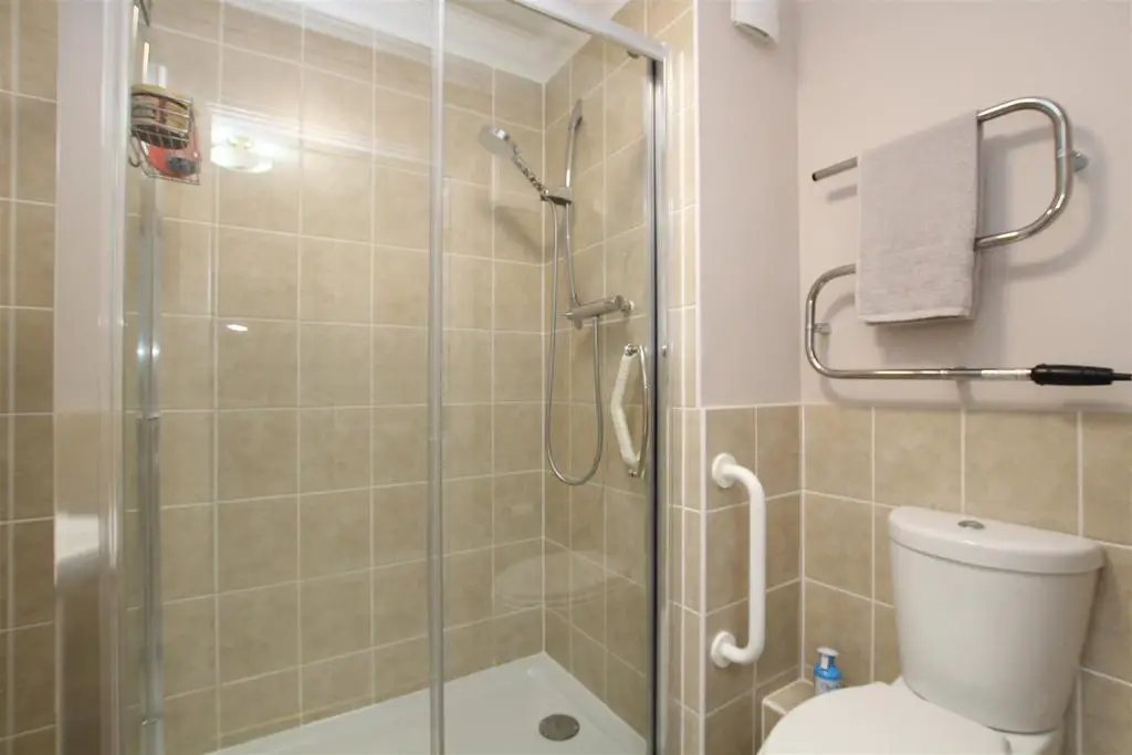 35 GL   Shower room 2.jpg