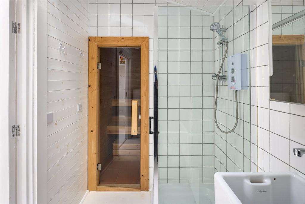 Shower Room/Sauna