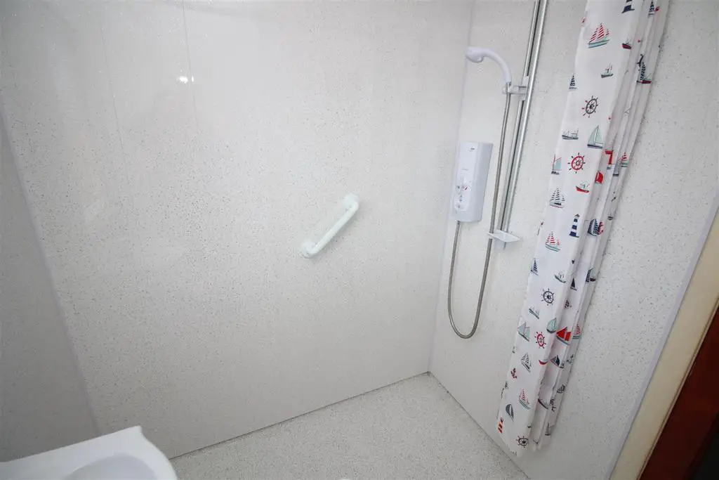 Shower room 2.JPG