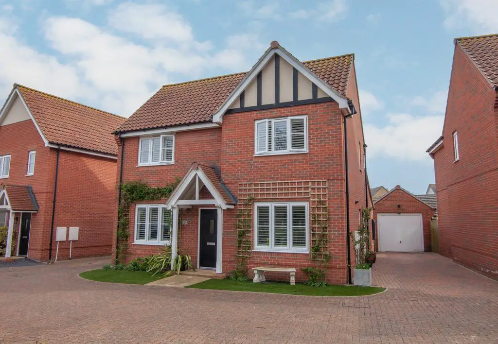 A Modern Four Bedroom Detached Home With Pleasant