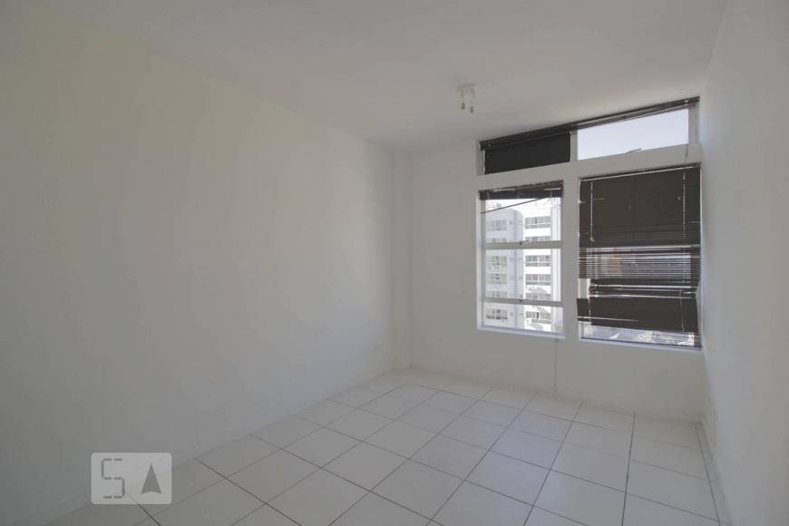Foto 4 de Apartamento com 2 Quartos para alugar, 70m² em Centro, Curitiba