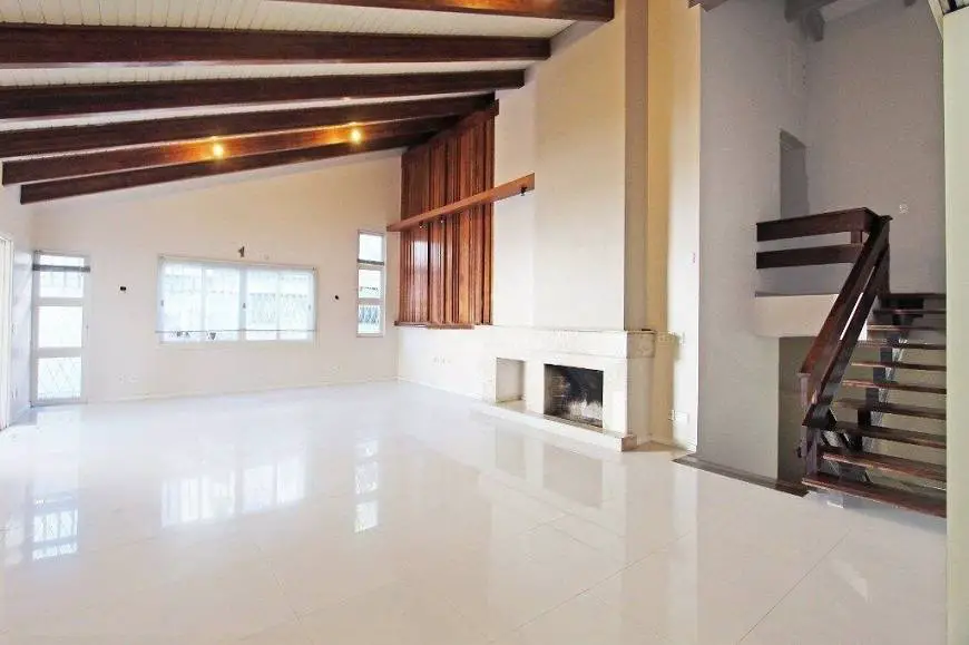 Foto 3 de Casa com 3 Quartos para alugar, 495m² em Chácara das Pedras, Porto Alegre