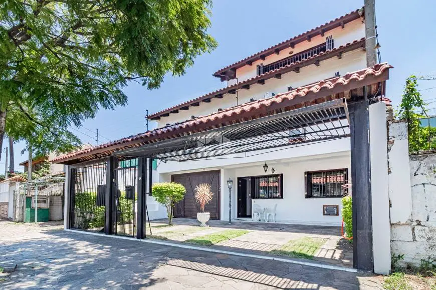 Foto 1 de Casa com 4 Quartos à venda, 320m² em Teresópolis, Porto Alegre