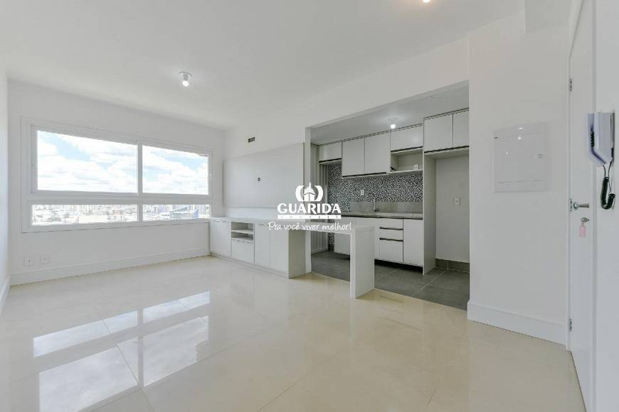 Foto 2 de Apartamento com 3 Quartos para alugar, 72m² em Navegantes, Porto Alegre