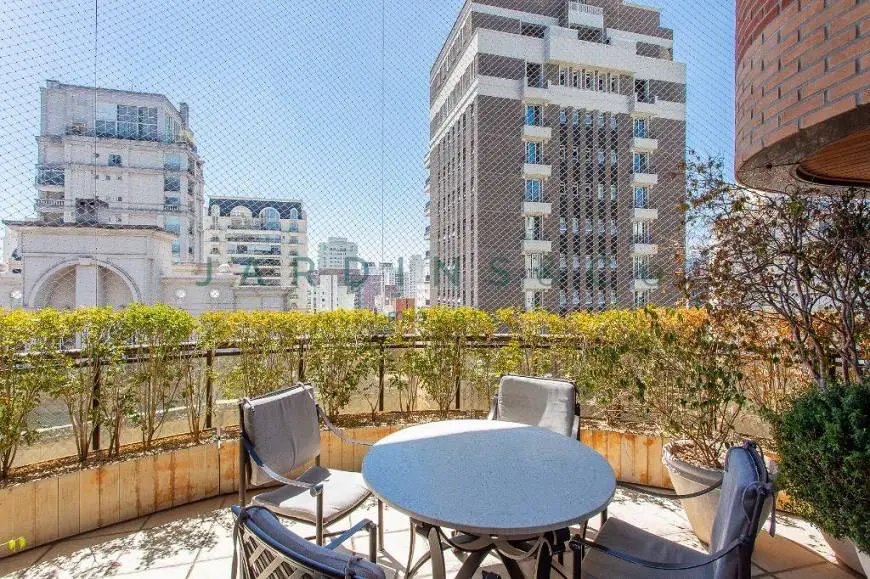 Foto 4 de Apartamento com 4 Quartos à venda, 440m² em Itaim Bibi, São Paulo